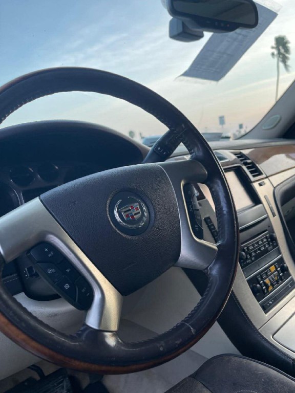 2009 Cadillac Escalade Image 6