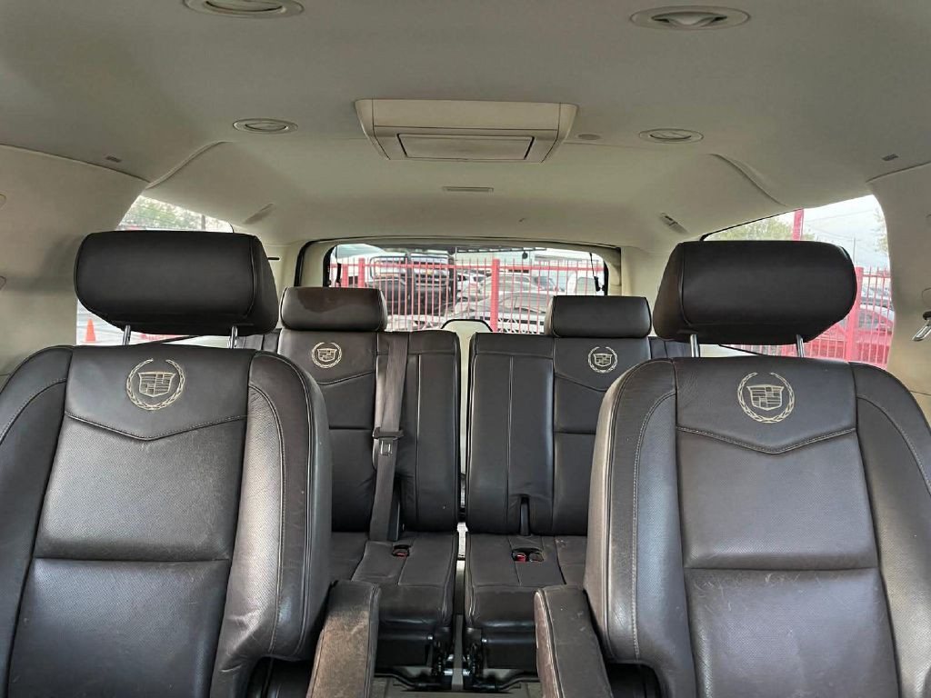 2009 Cadillac Escalade Image 8