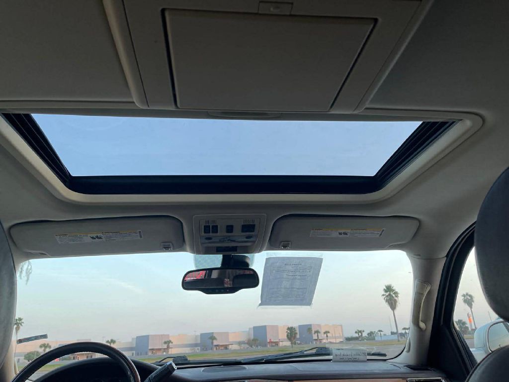 2009 Cadillac Escalade Image 9