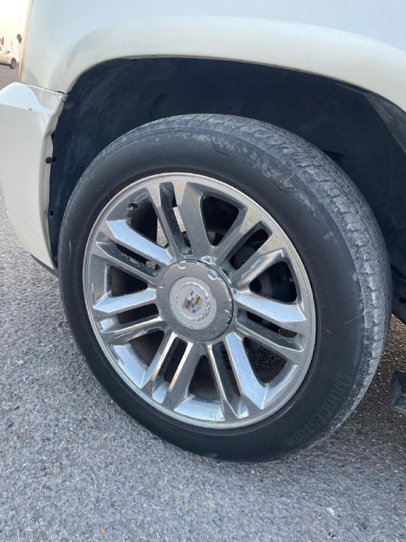 2009 Cadillac Escalade Image 10