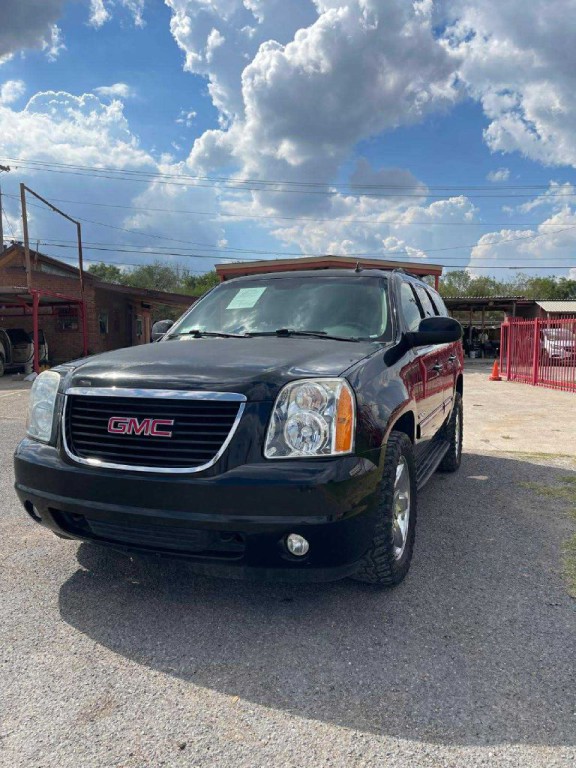 2014 GMC Yukon Image 2