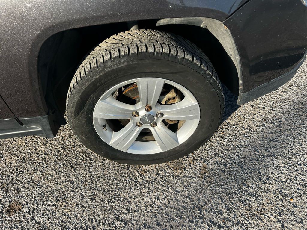 2014 Jeep Compass Image 9