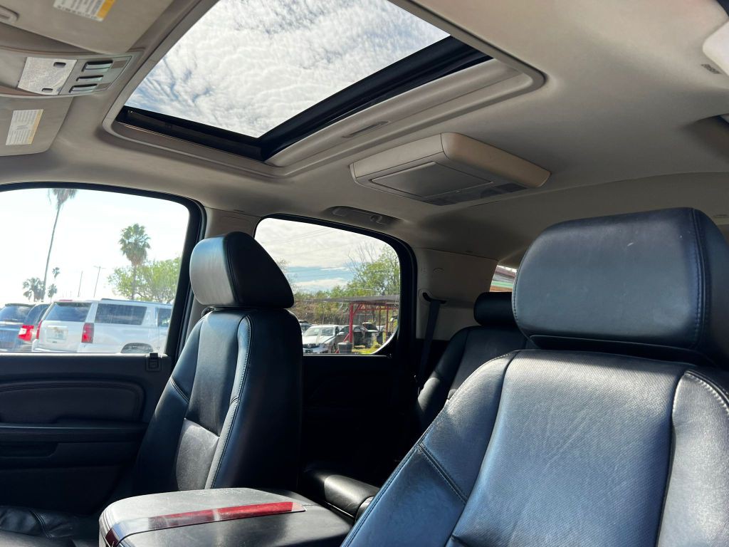 2008 Cadillac Escalade Image 5
