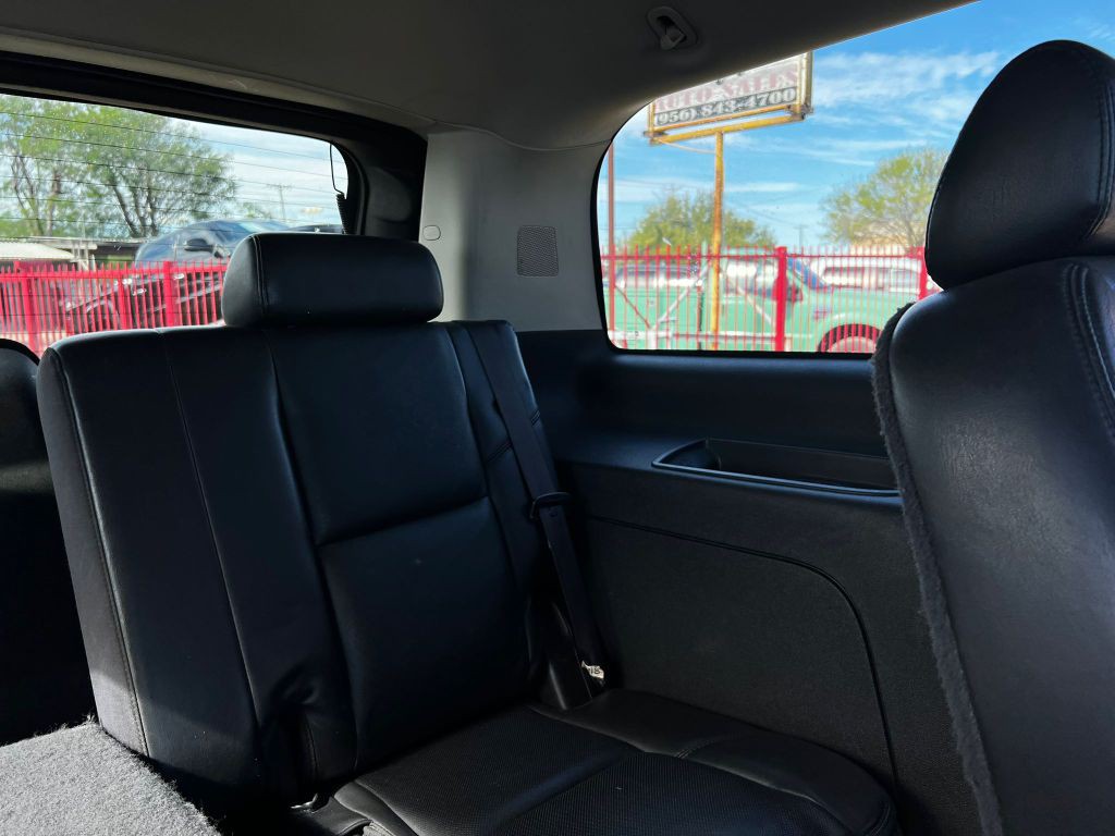 2008 Cadillac Escalade Image 8