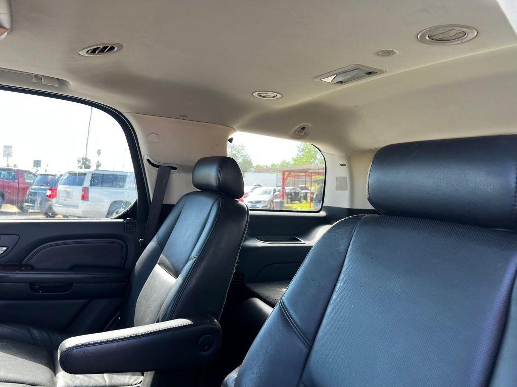 2008 Cadillac Escalade Image 8