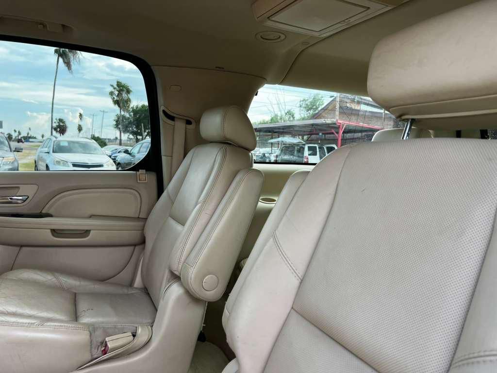 2007 Cadillac Escalade Image 8