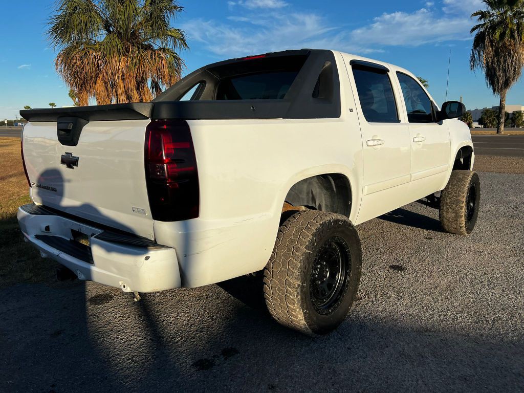 2008 Chevrolet Avalanche Image 4