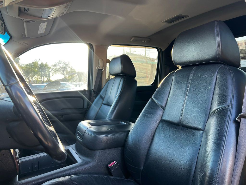 2008 Chevrolet Avalanche Image 5