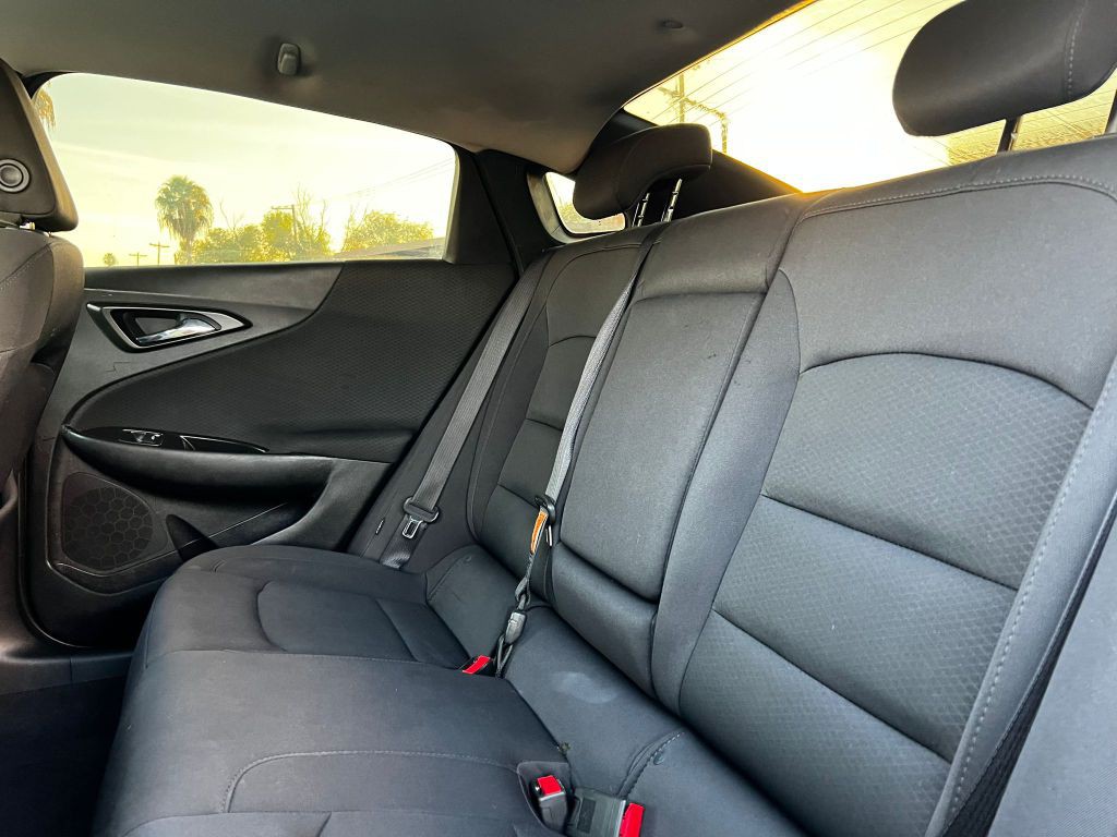 2017 Chevrolet Malibu Image 4