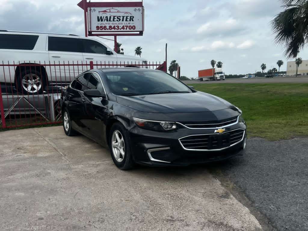 2017 Chevrolet Malibu Image 2