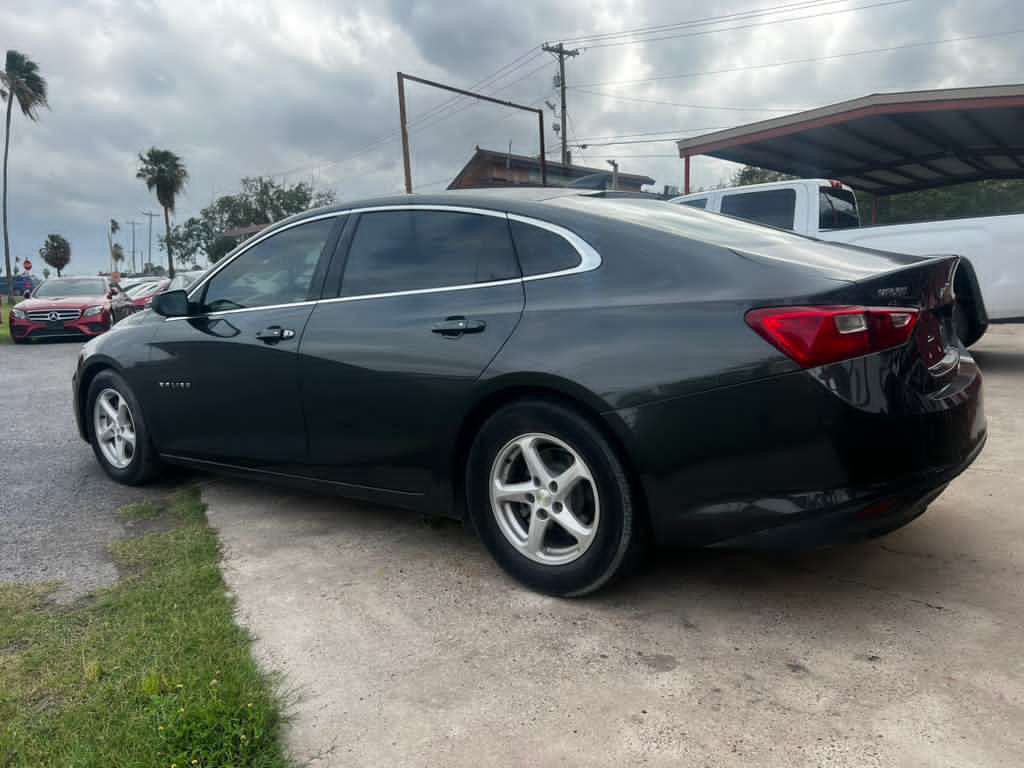 2017 Chevrolet Malibu Image 4