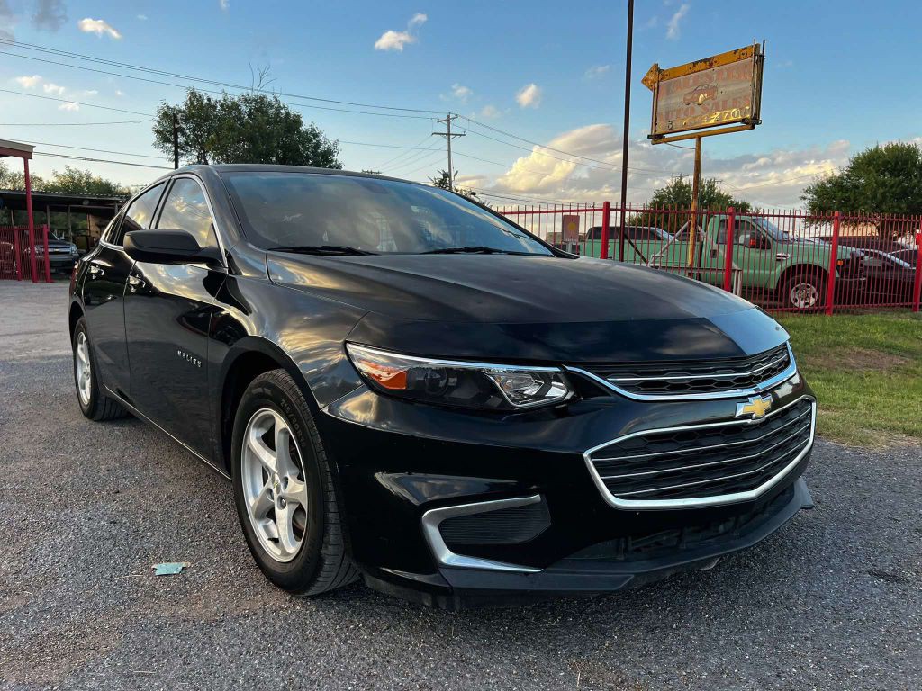 2017 Chevrolet Malibu Image 2