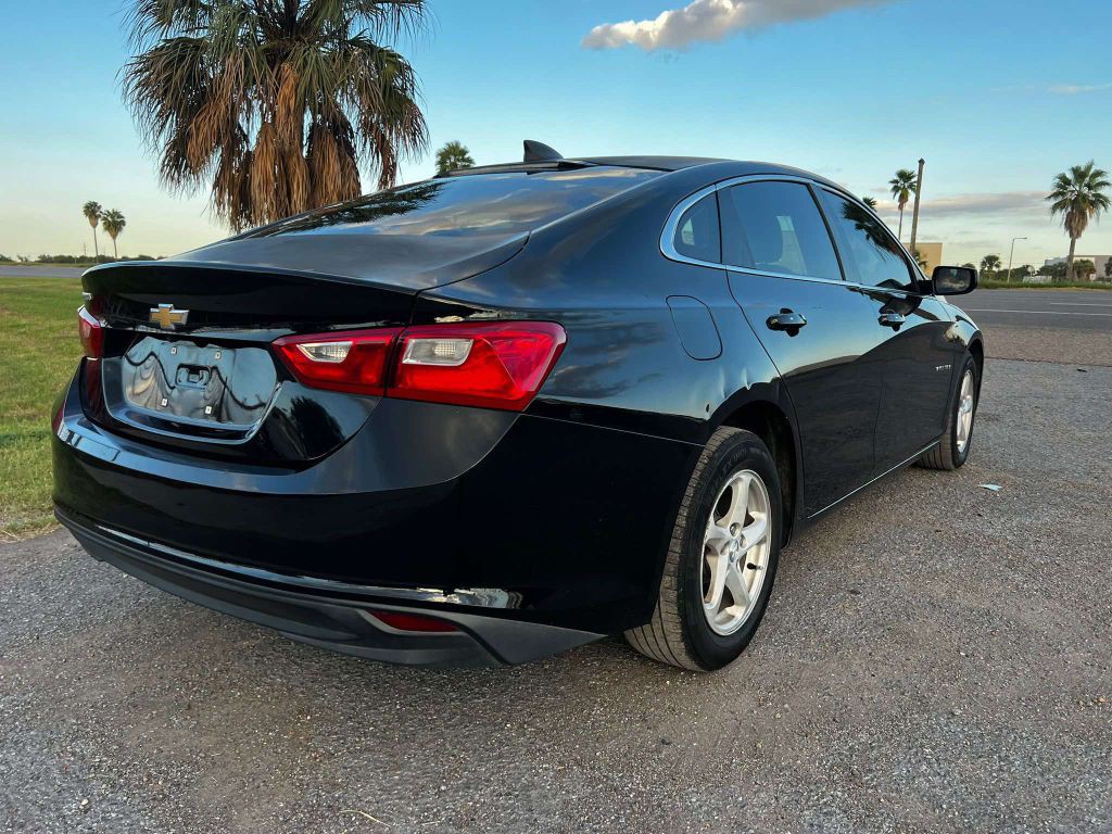2017 Chevrolet Malibu Image 4