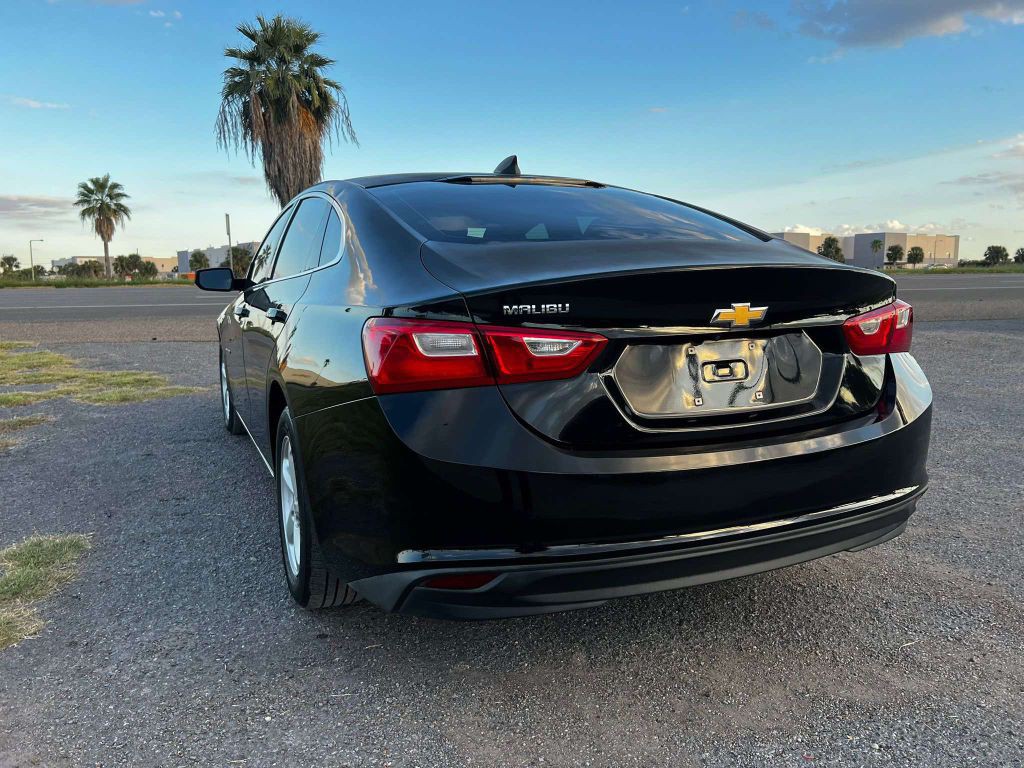 2017 Chevrolet Malibu Image 5