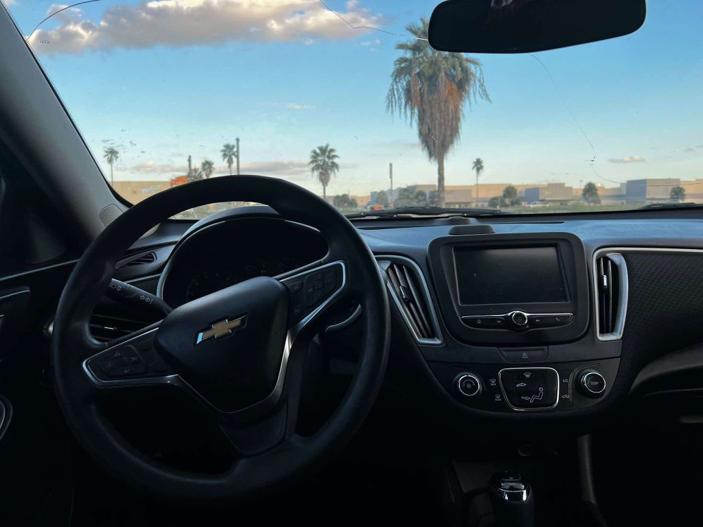 2017 Chevrolet Malibu Image 6