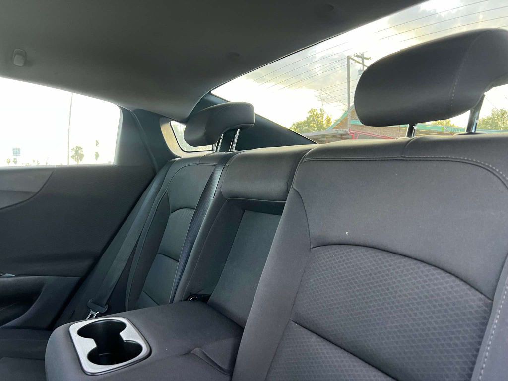 2017 Chevrolet Malibu Image 8