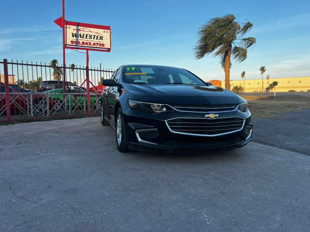 2017 Chevrolet Malibu Image 2