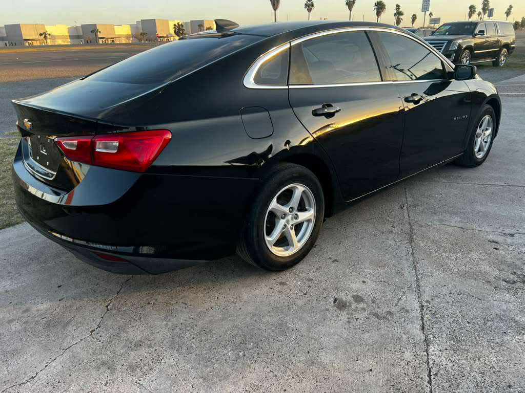 2017 Chevrolet Malibu Image 5