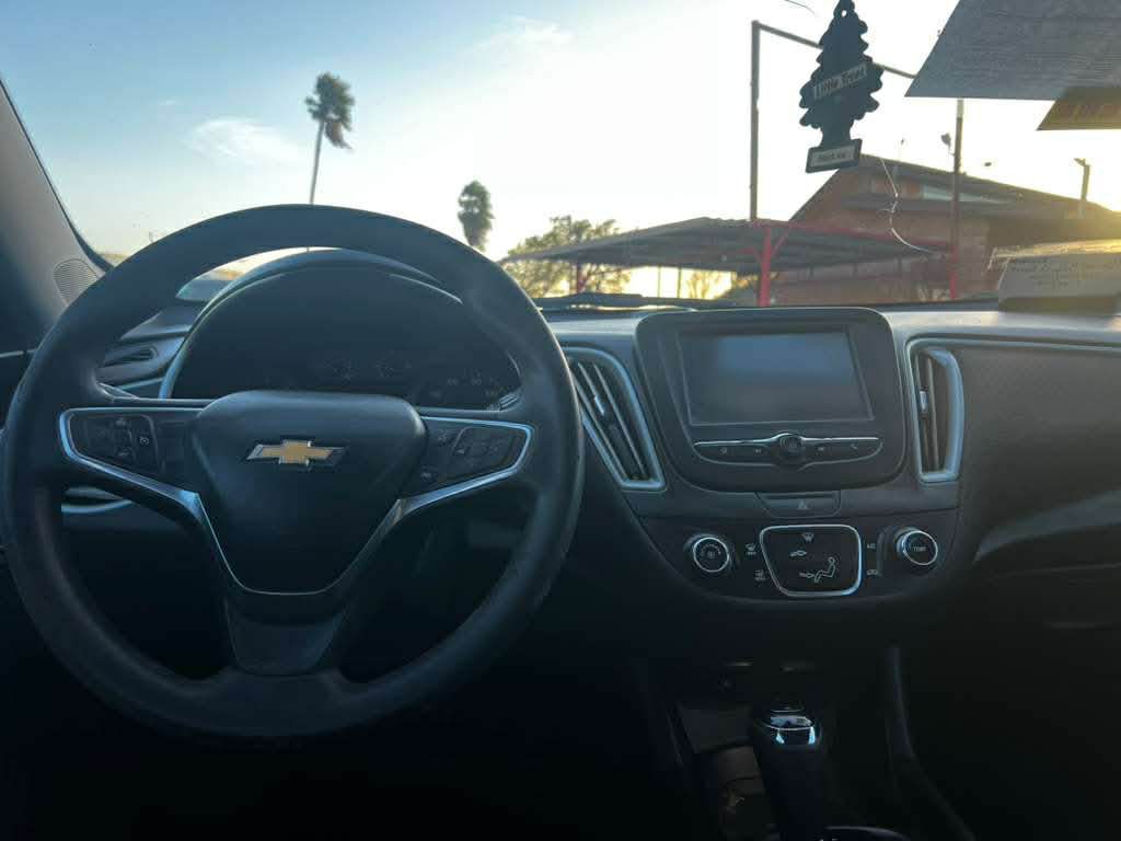 2017 Chevrolet Malibu Image 6