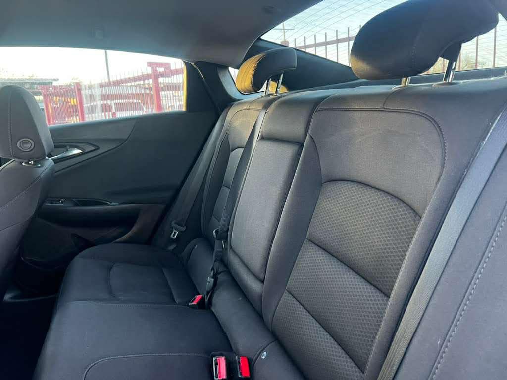 2017 Chevrolet Malibu Image 8