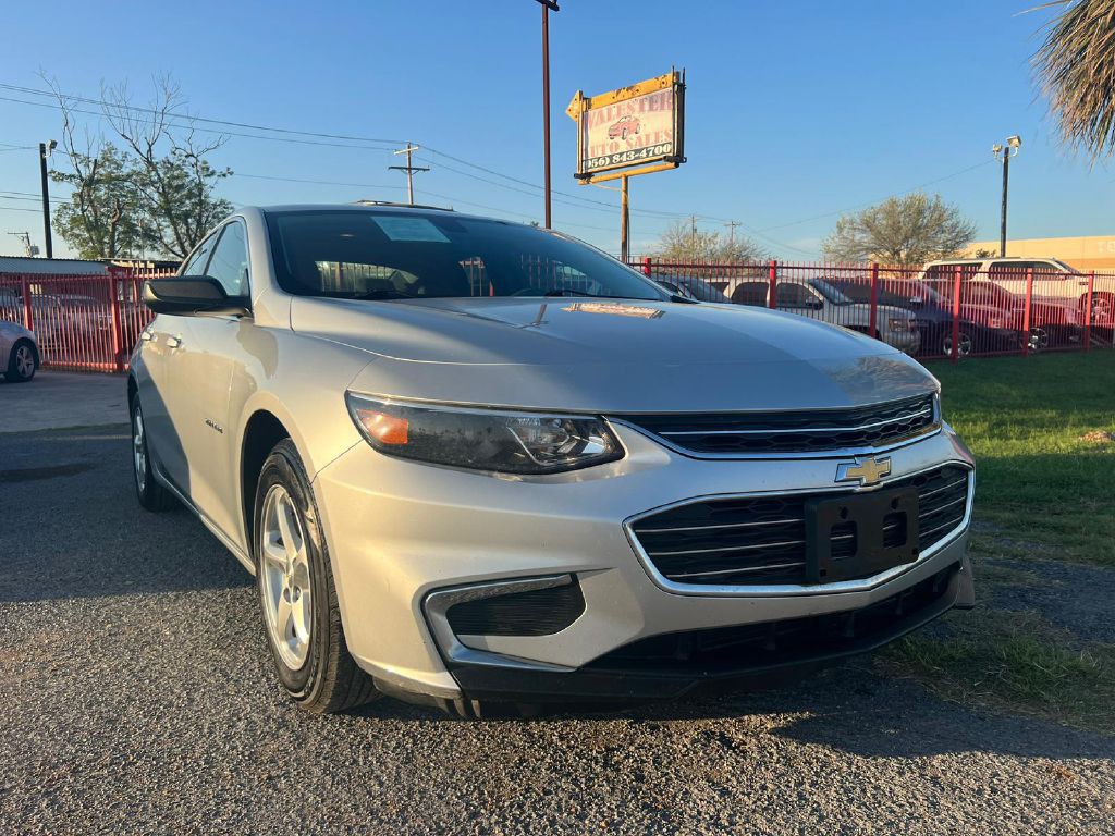 2017 Chevrolet Malibu Image 2