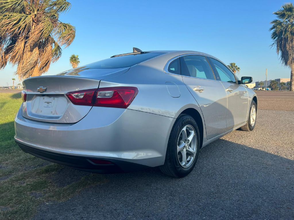 2017 Chevrolet Malibu Image 4
