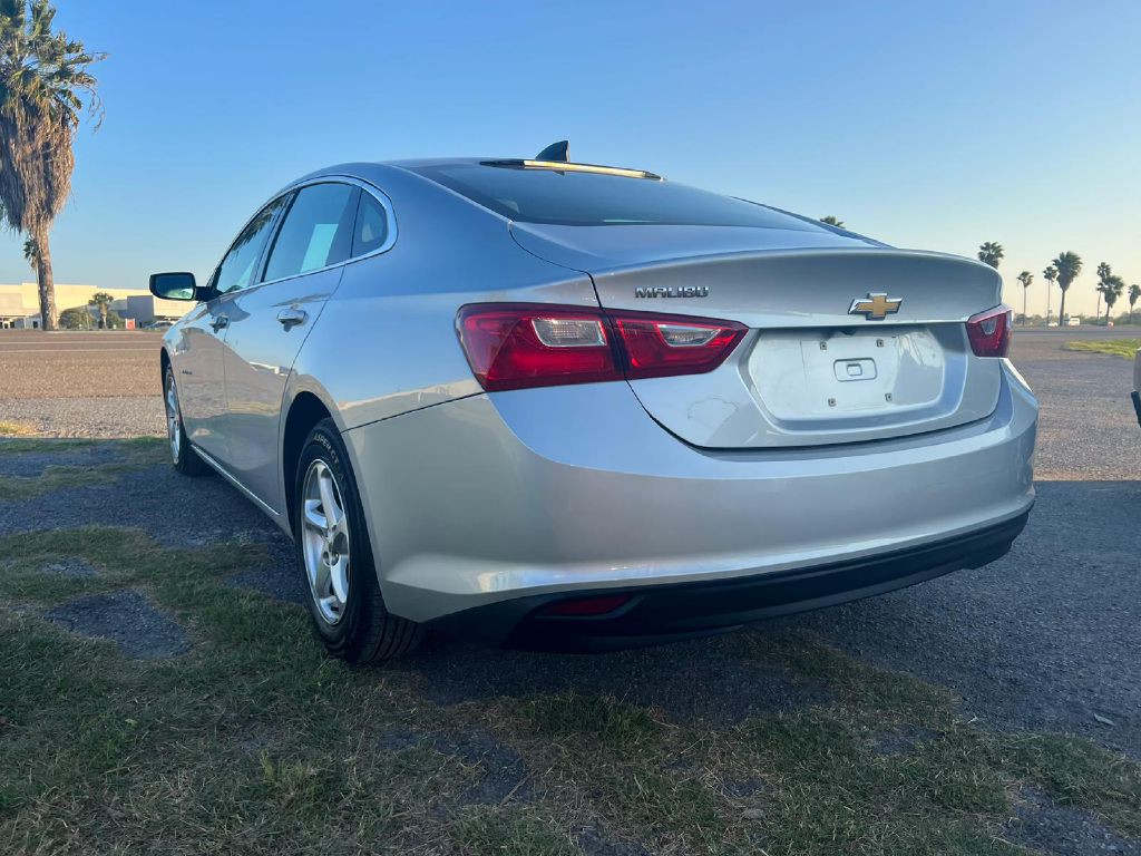2017 Chevrolet Malibu Image 5