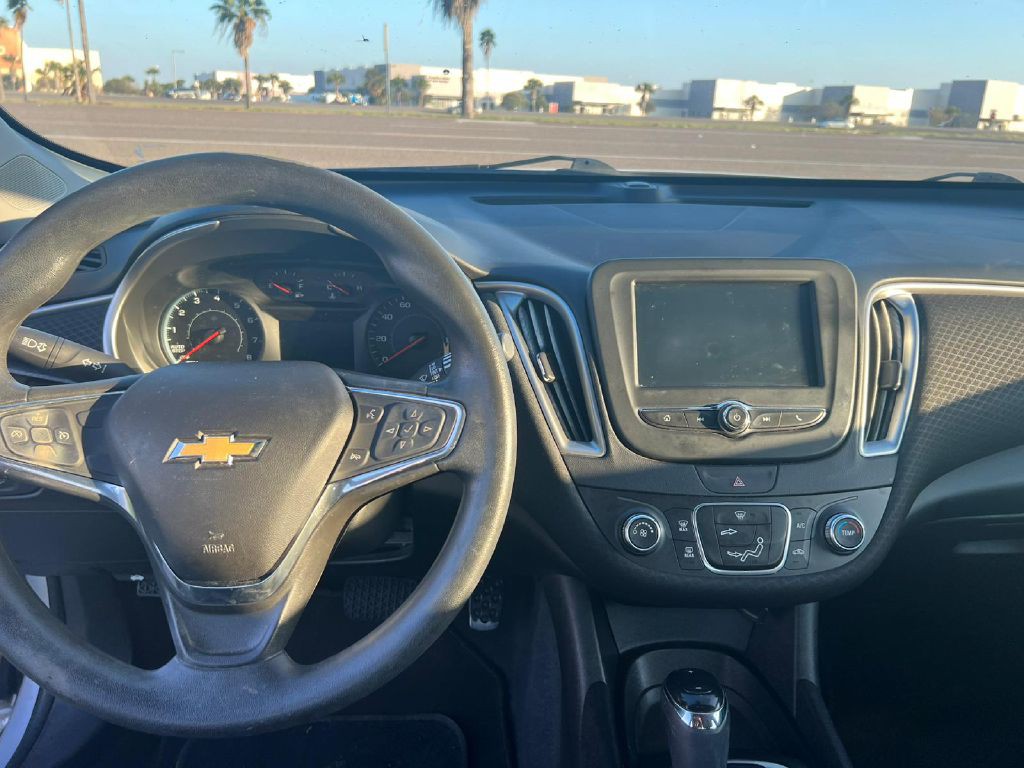 2017 Chevrolet Malibu Image 6