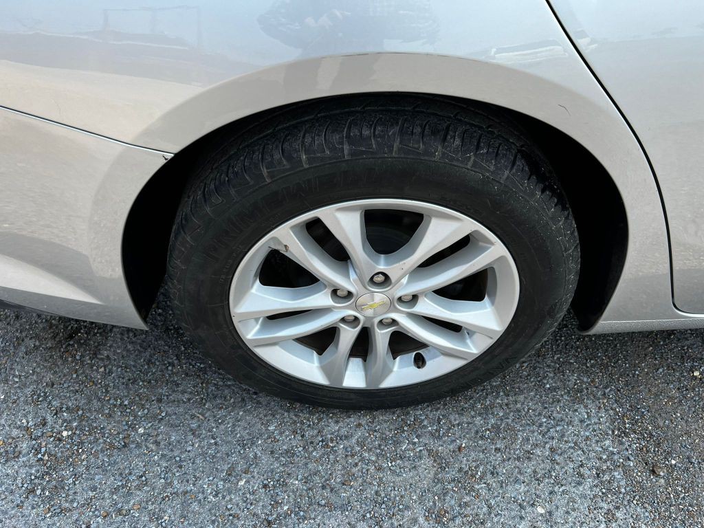 2016 Chevrolet Malibu Image 9