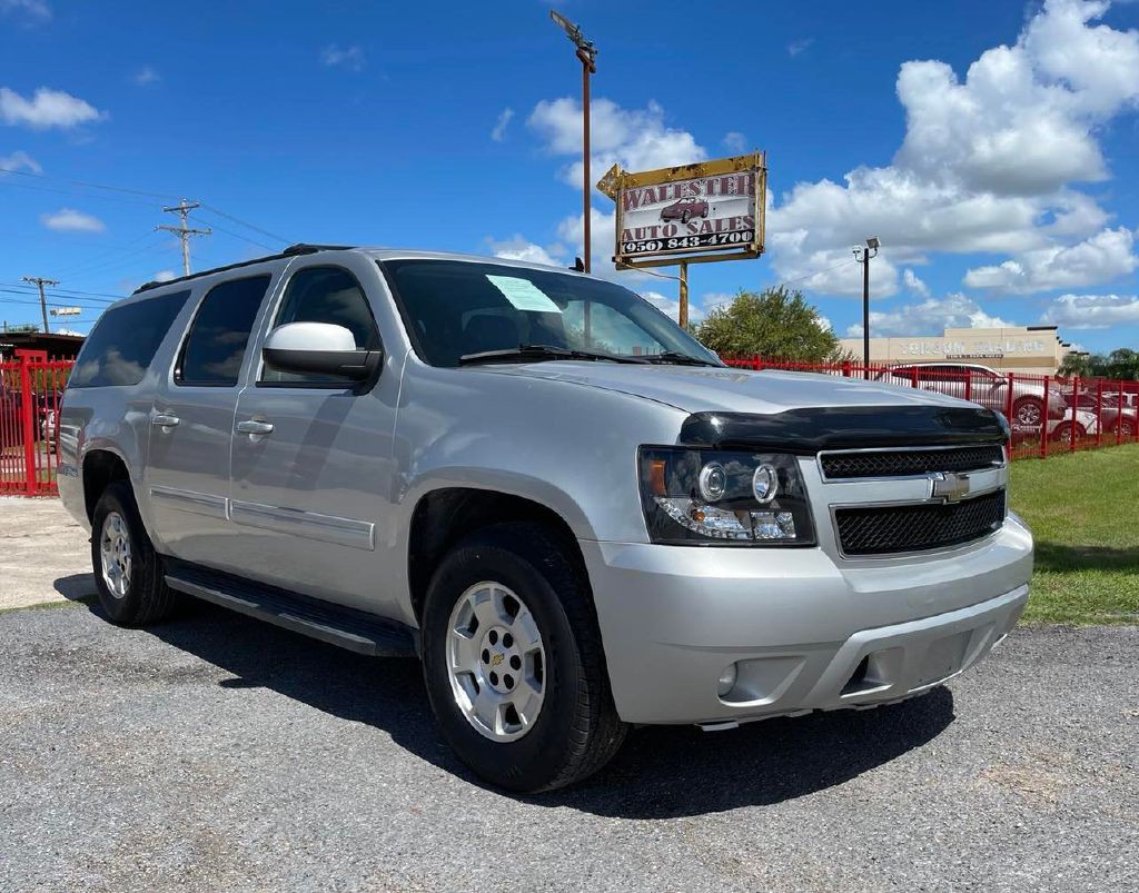 2010 Chevrolet Suburban Image 1