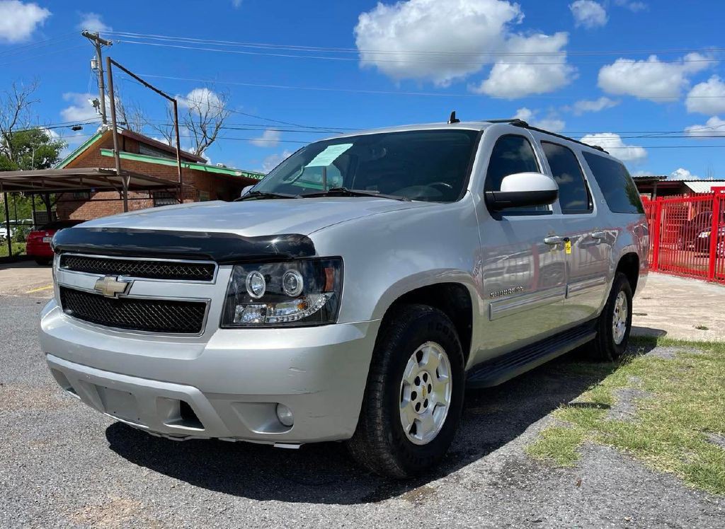 2010 Chevrolet Suburban Image 2