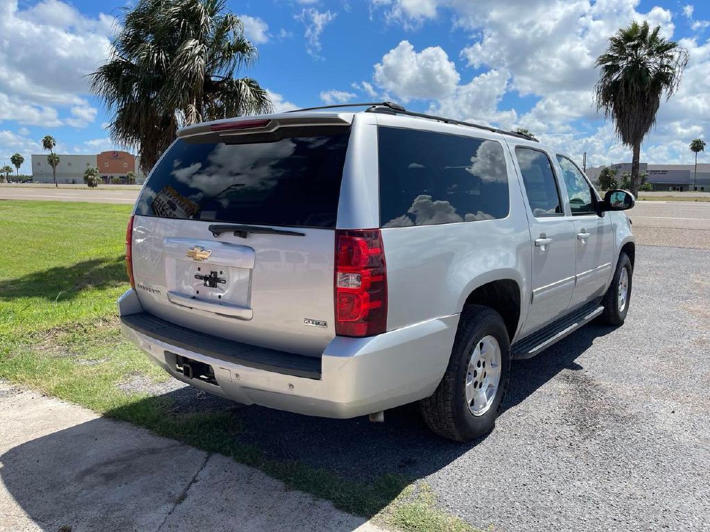 2010 Chevrolet Suburban Image 4