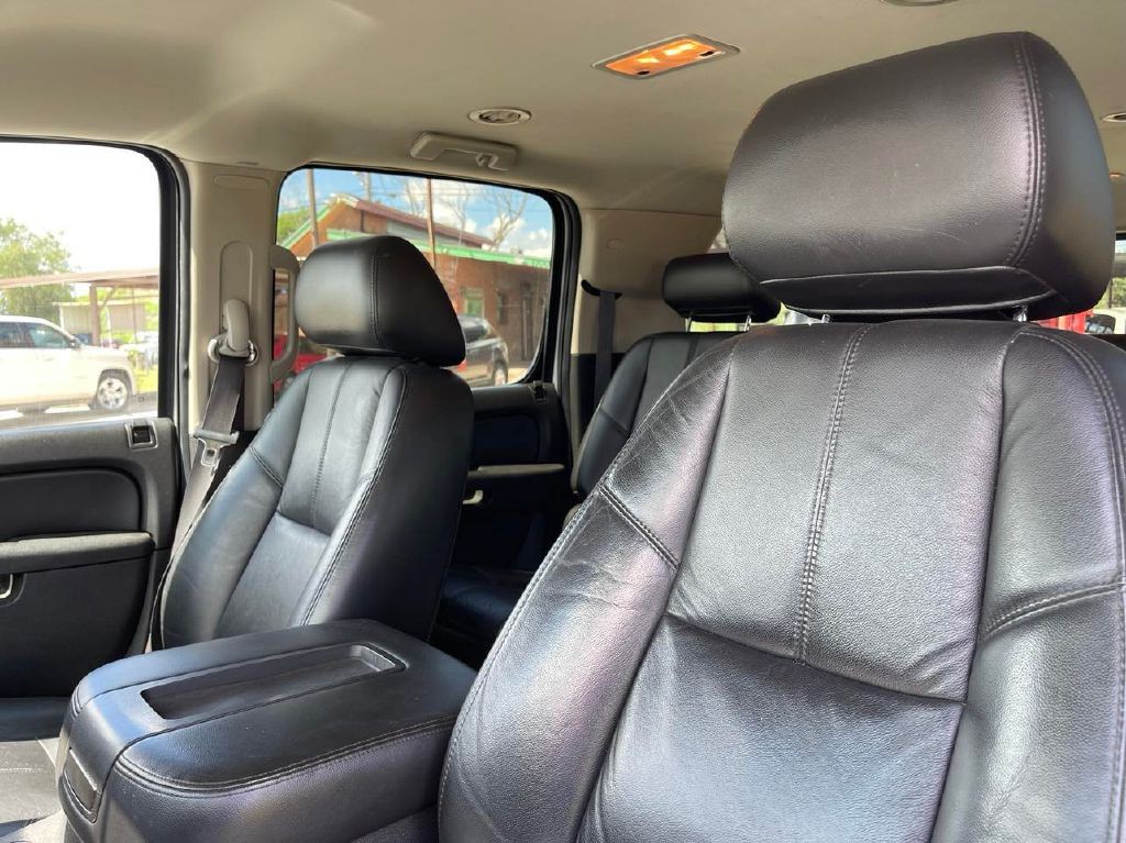 2010 Chevrolet Suburban Image 6