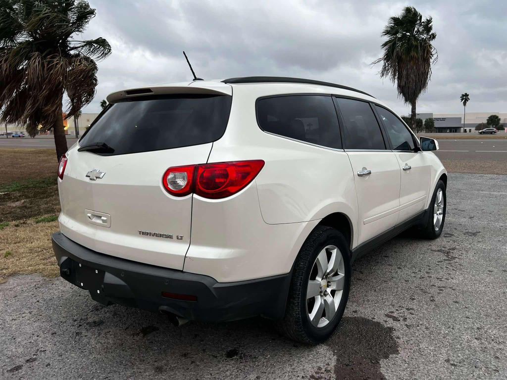 2011 Chevrolet Traverse Image 3