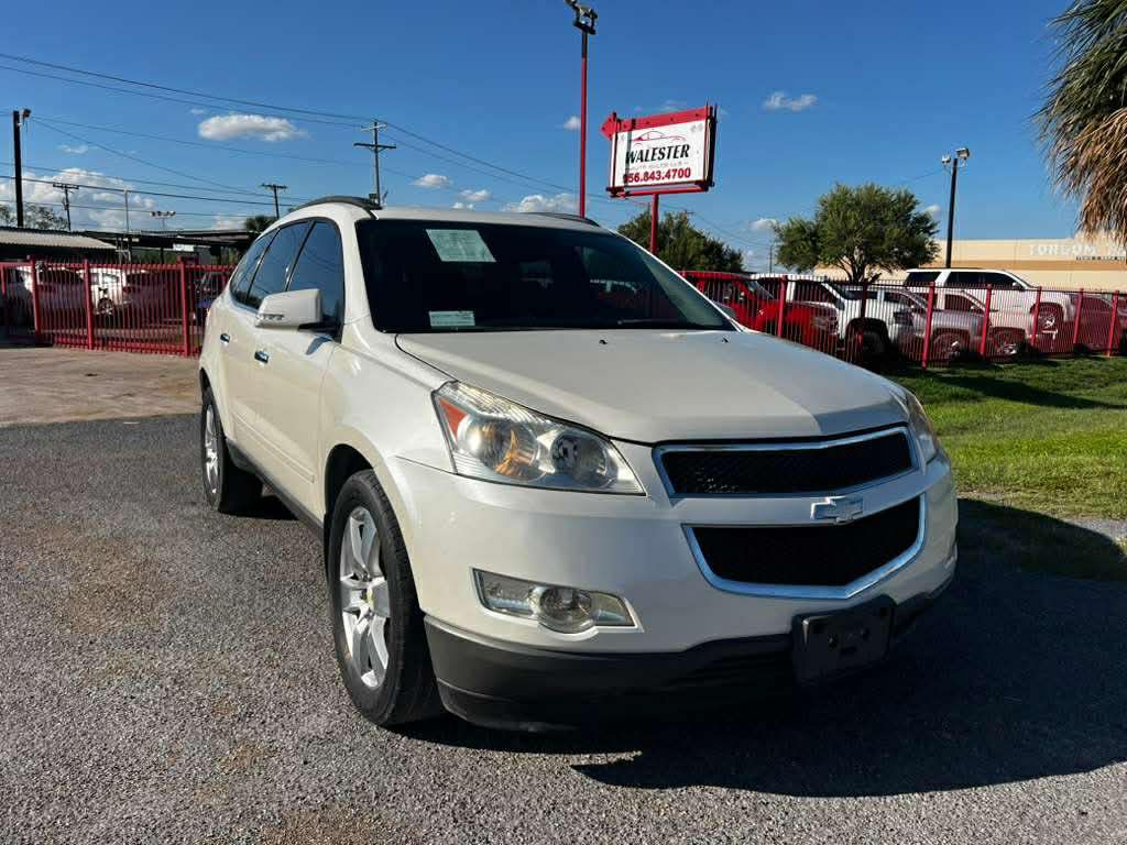 2011 Chevrolet Traverse Image 2