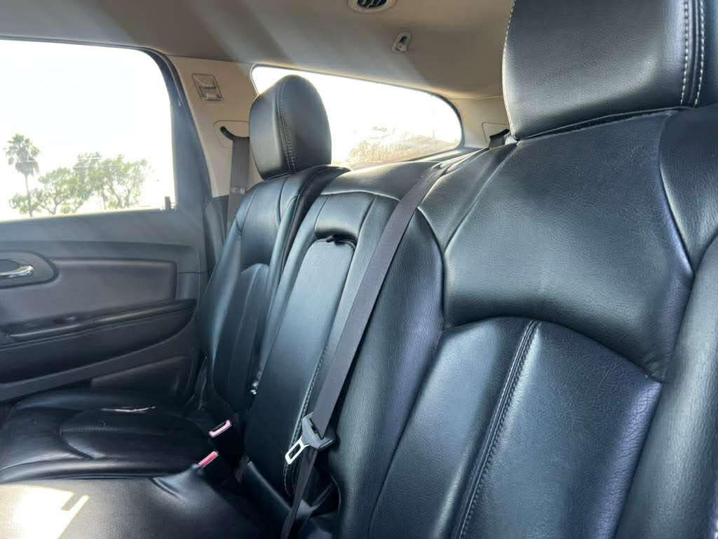 2011 Chevrolet Traverse Image 8