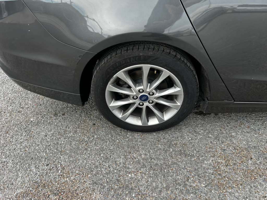 2017 Ford Fusion Image 9