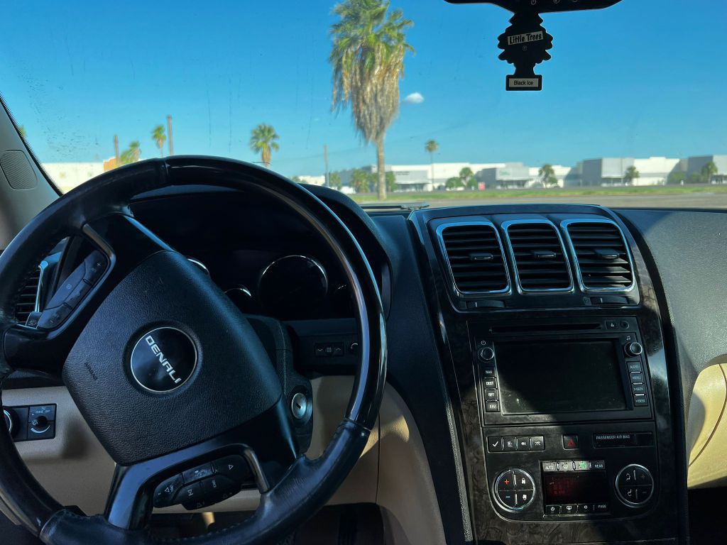 2012 GMC Acadia Image 7