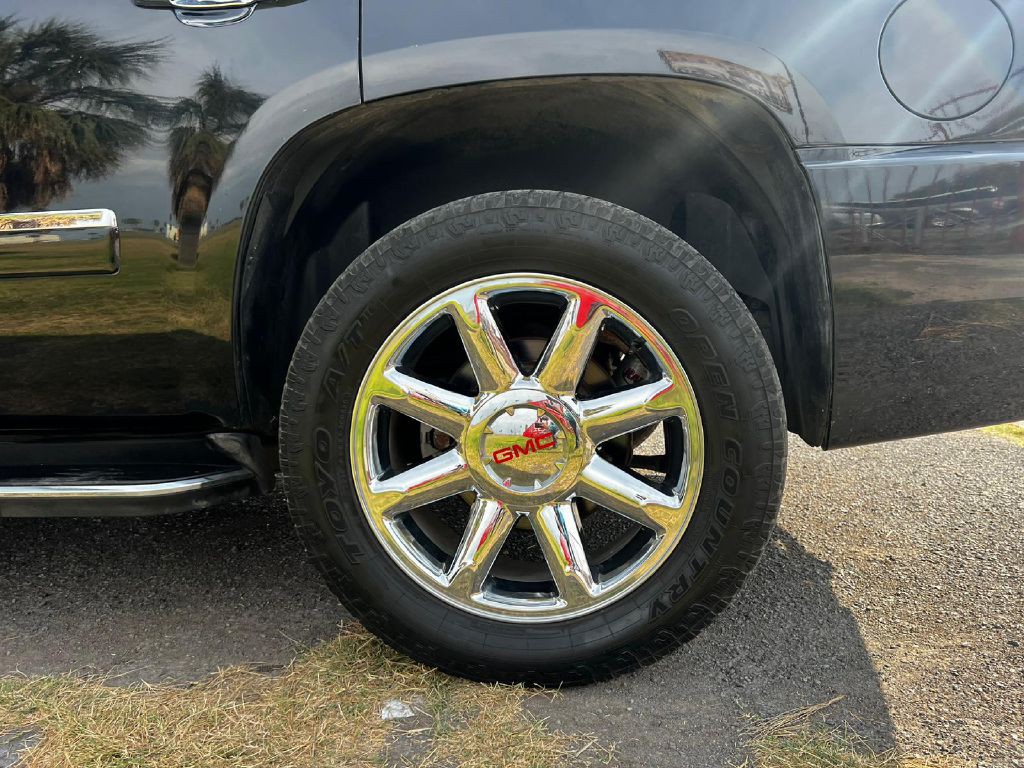 2010 GMC Yukon Image 10