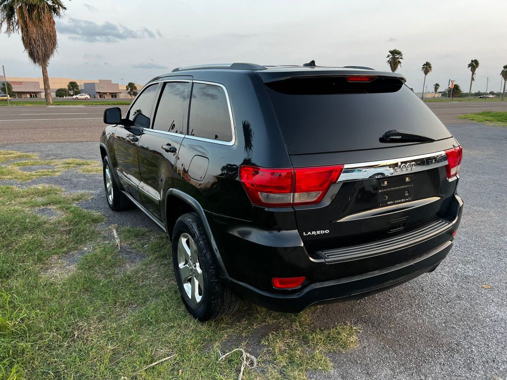 2011 Jeep Grand Cherokee Image 3