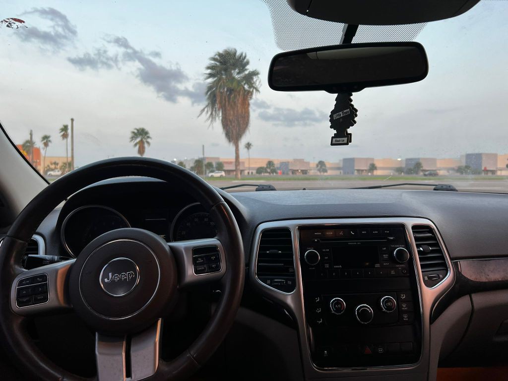 2011 Jeep Grand Cherokee Image 6