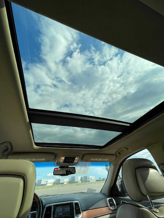 2012 Jeep Grand Cherokee Image 9