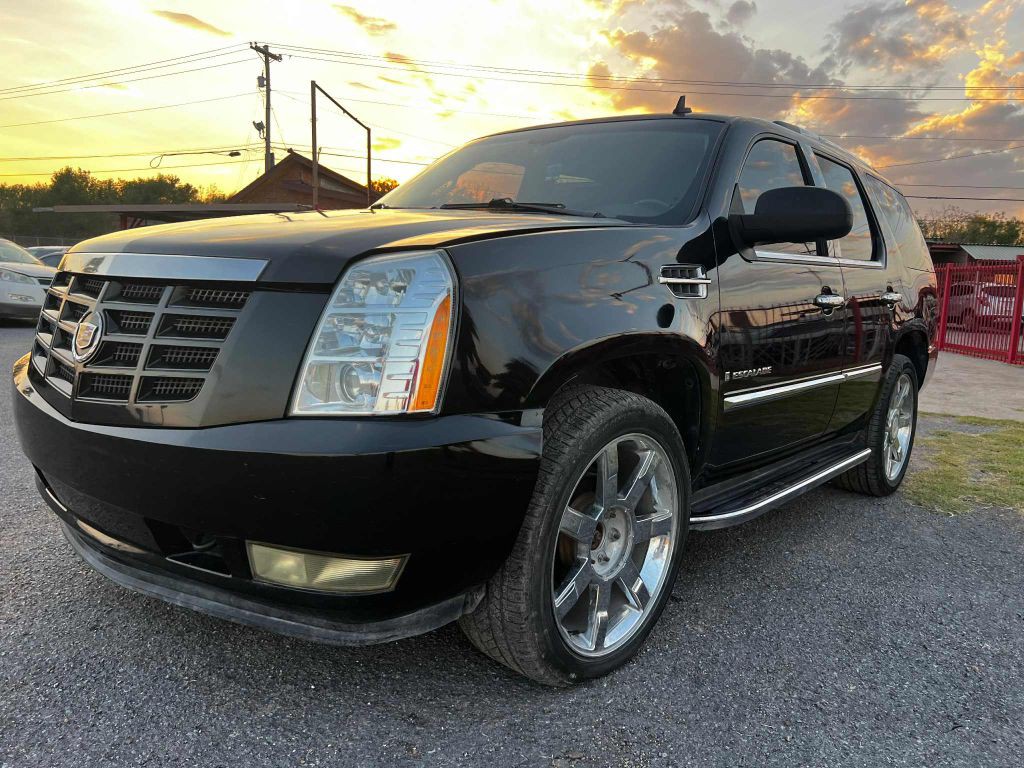 2008 Cadillac Escalade Image 2