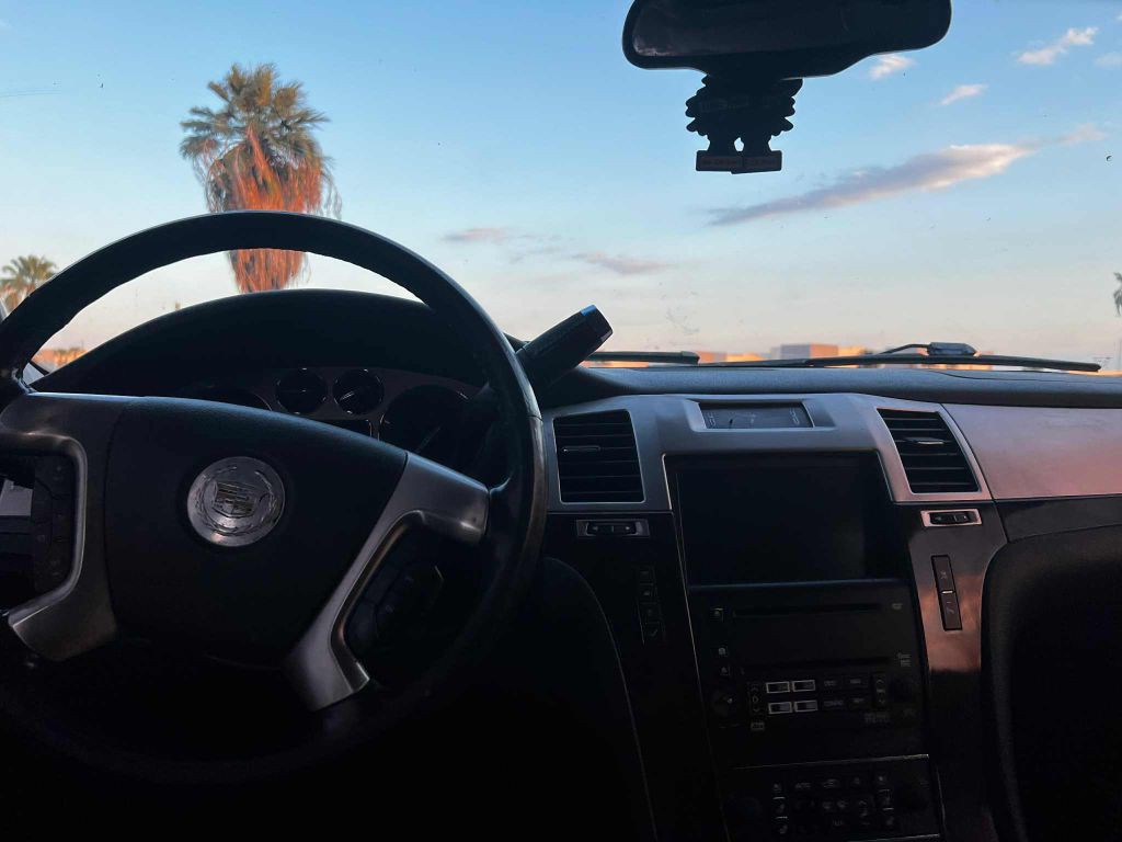 2008 Cadillac Escalade Image 6