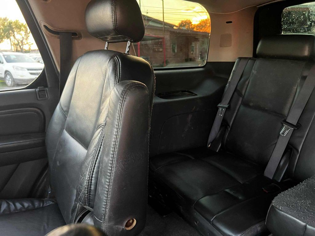 2008 Cadillac Escalade Image 8