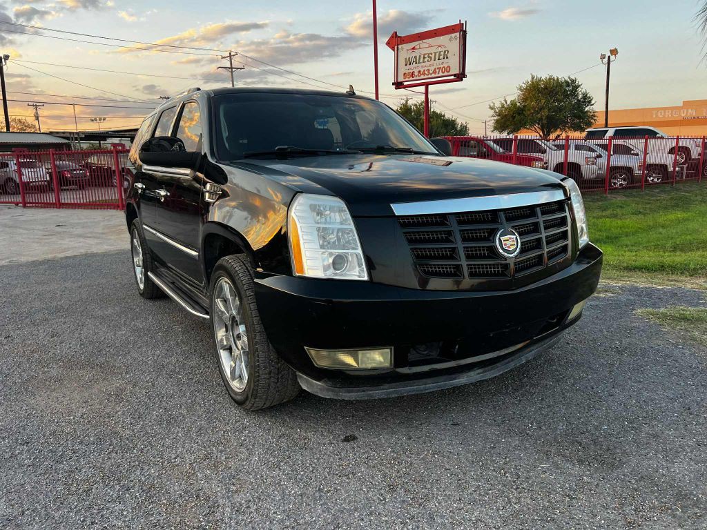 2008 Cadillac Escalade Image 2