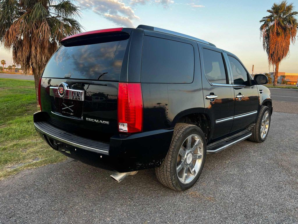 2008 Cadillac Escalade Image 4