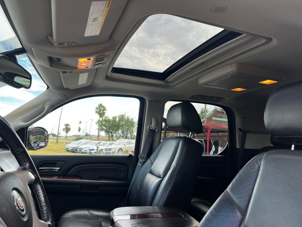2009 Cadillac Escalade Image 6