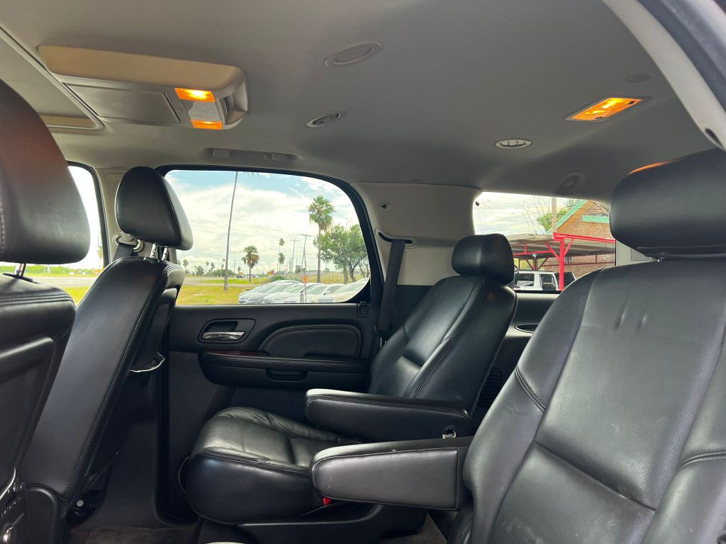 2009 Cadillac Escalade Image 8