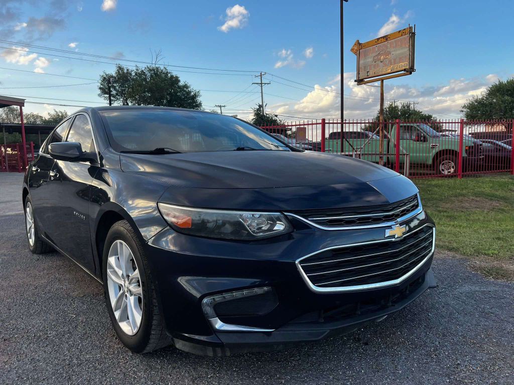 2017 Chevrolet Malibu Image 2